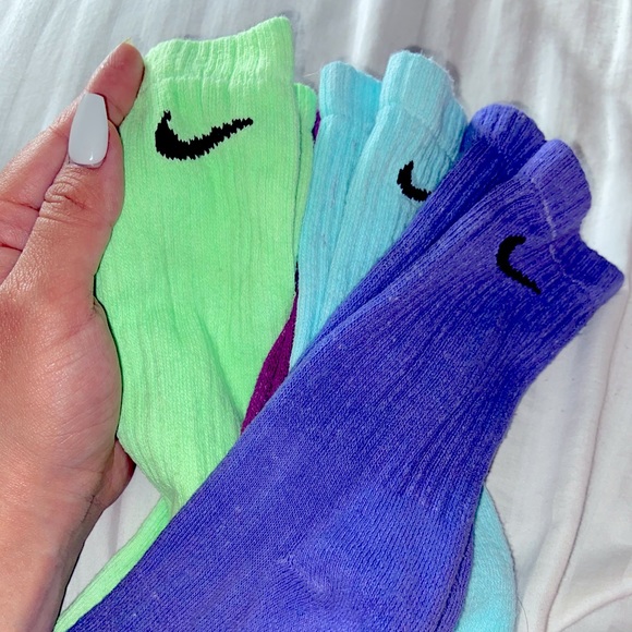 NIKE COLORED SOCKS 🌈🌈 ONE PAIR - Picture 3 of 4